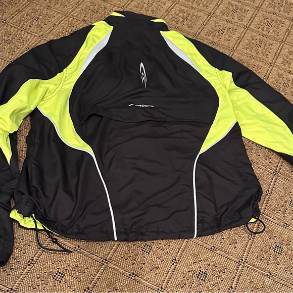 Brooks Jackets & Coats Brooks Shelter Technology Black Yellow